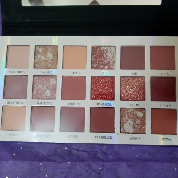 Eyeshadow palettie - Picture 2 of 3